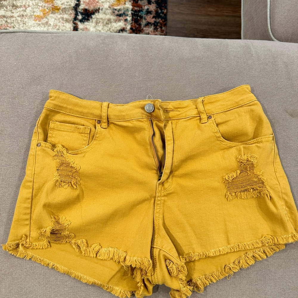 Mustard PacSun shorts.